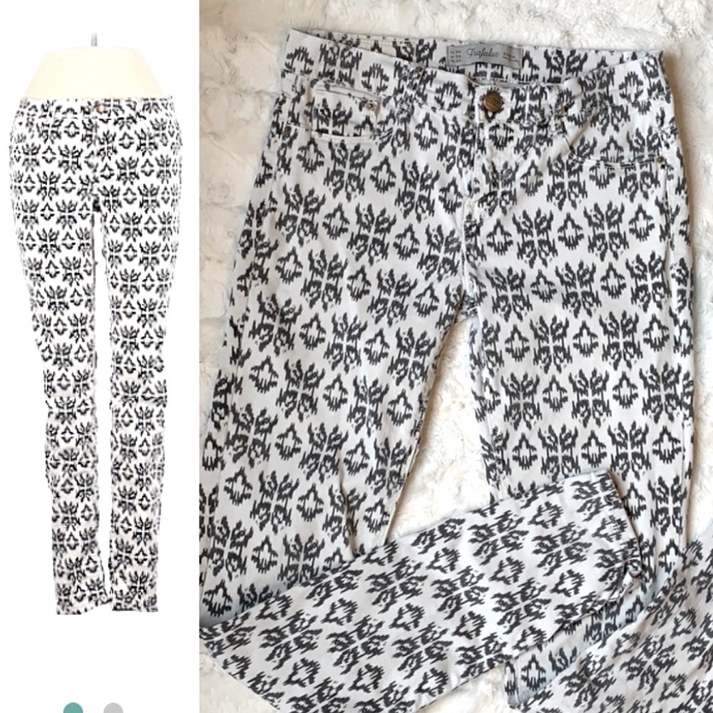 Zara Trafaluc Gray & White Ikat Print Skinny Low Rise Jeans